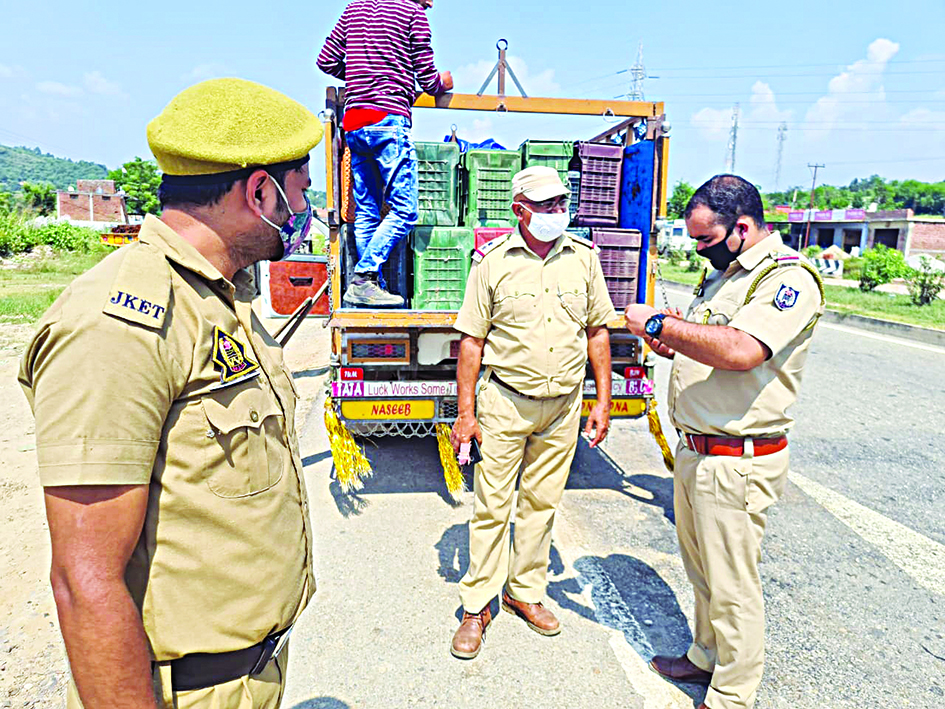 Inquiry against woman excise inspector for role in illicit liquor trade |  Agra News - Times of India